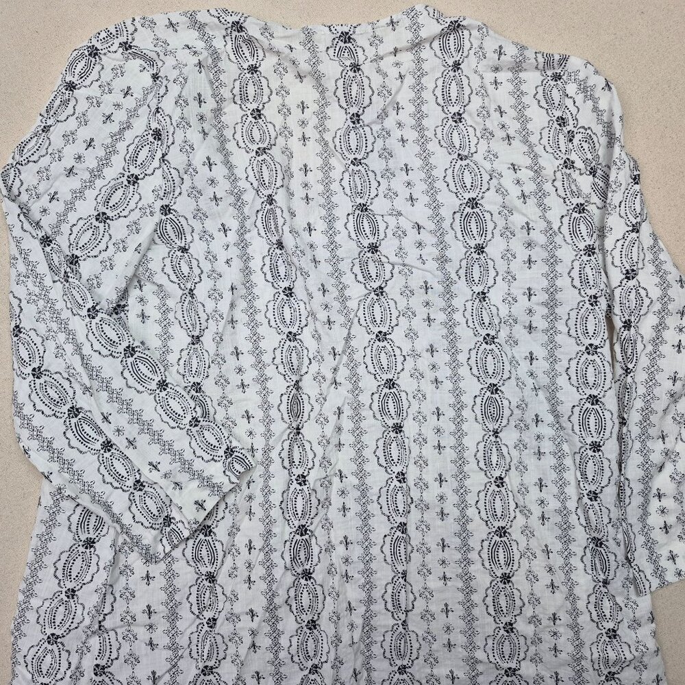 Van Heusen Women's V-Neck Button Up 3/4 Sleeve White/Black Sz S/P NEW WITH TAGS! - Picture 4 of 6